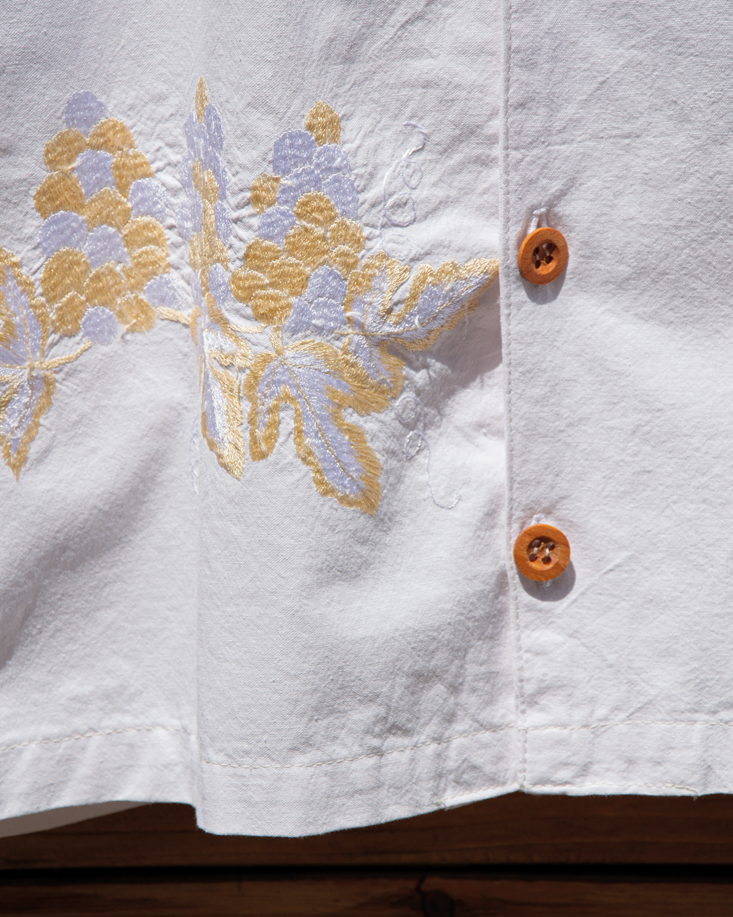 La chemise or blanc