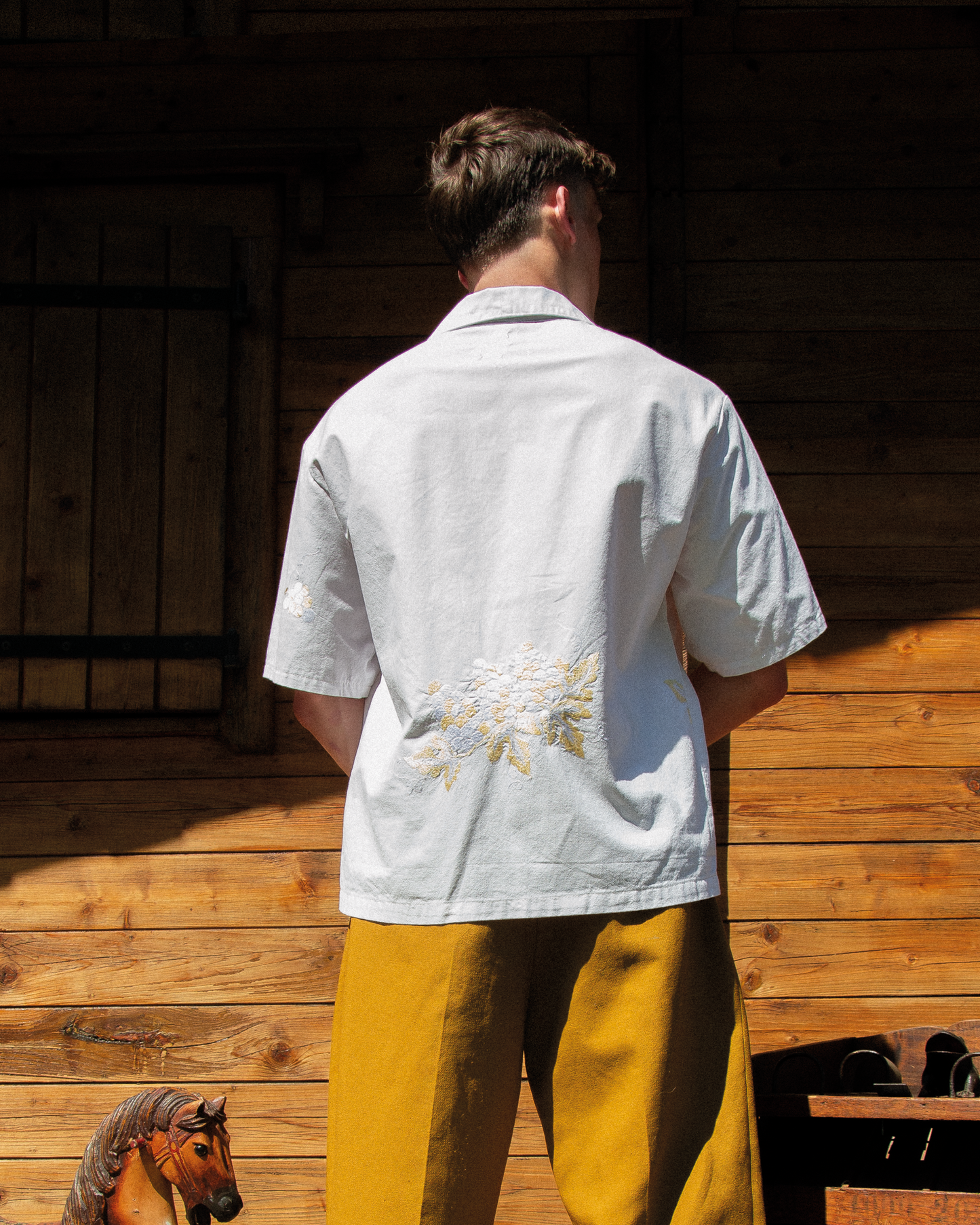 La chemise or blanc