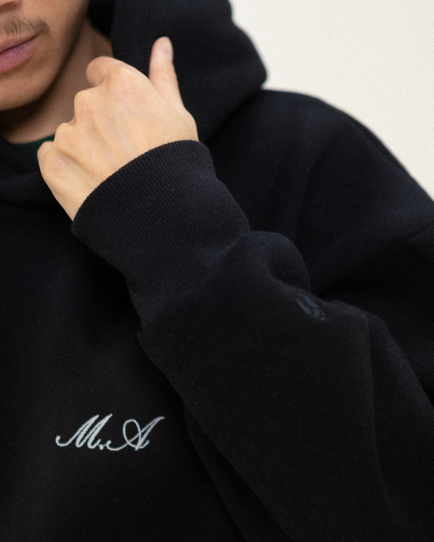 Le hoodie boxy brodé