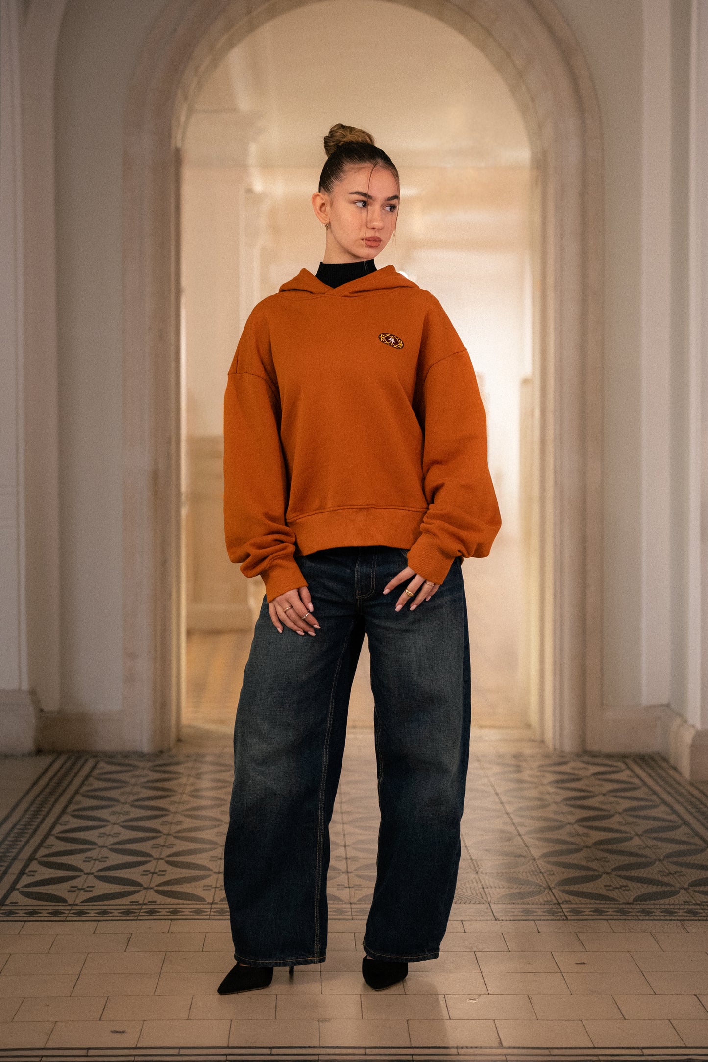 Le sweat à capuche boxy mosaïque
